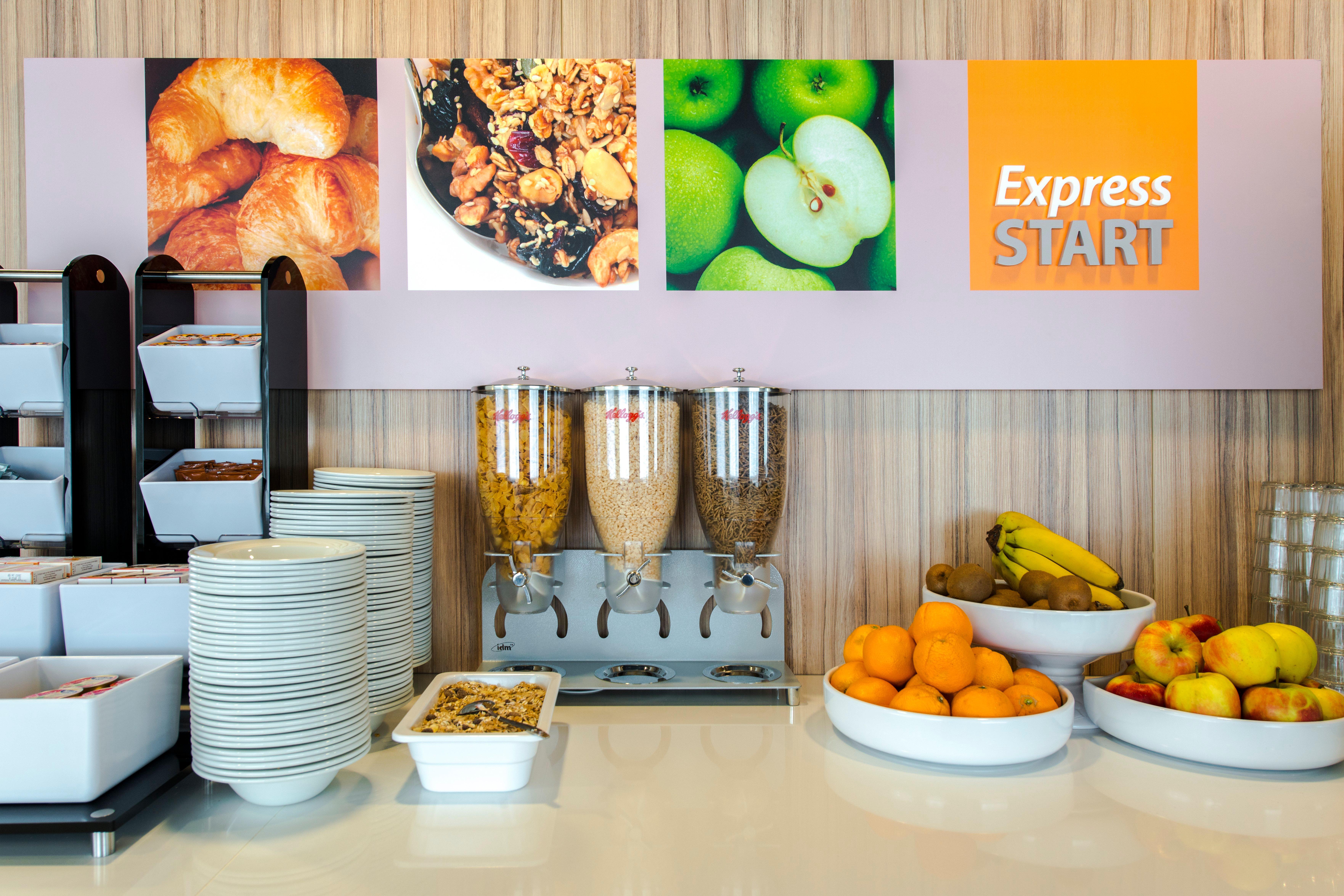 Holiday Inn Express Rotterdam - Central Station By Ihg מראה חיצוני תמונה