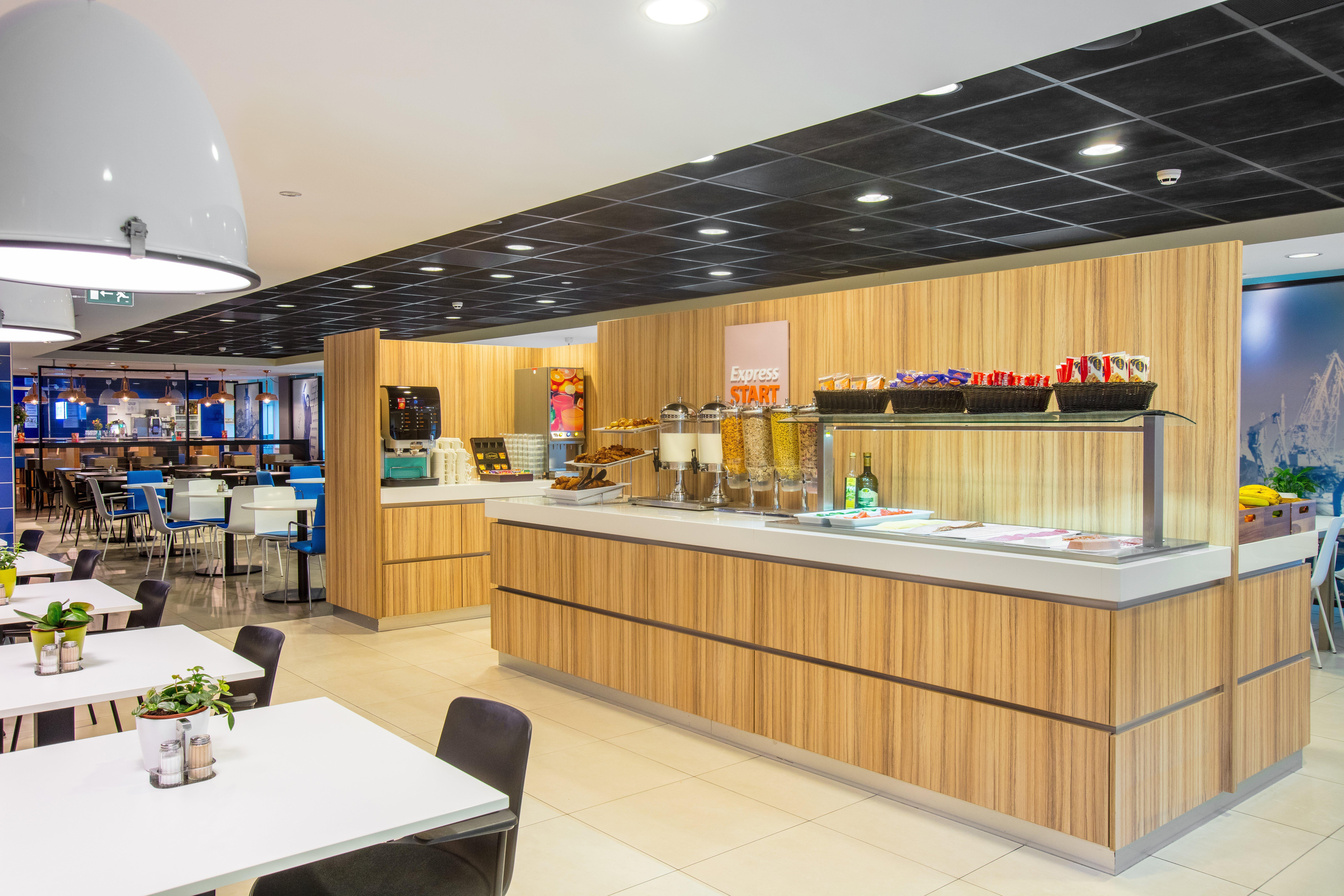 Holiday Inn Express Rotterdam - Central Station By Ihg מראה חיצוני תמונה